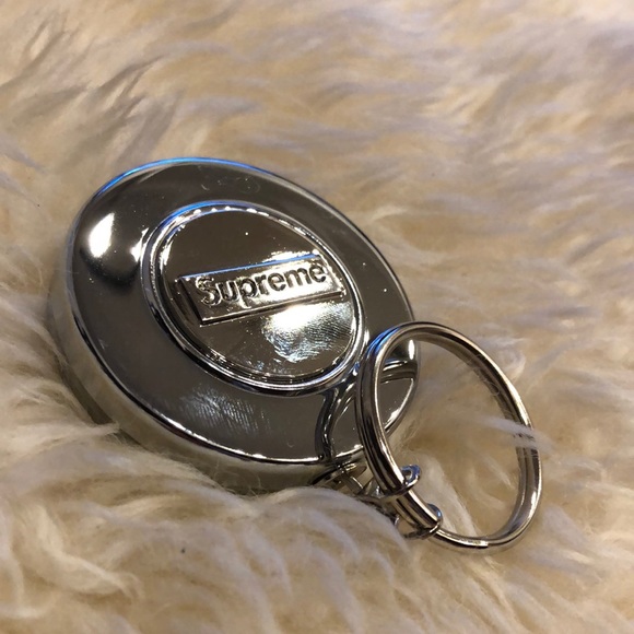 supreme retractable keychain